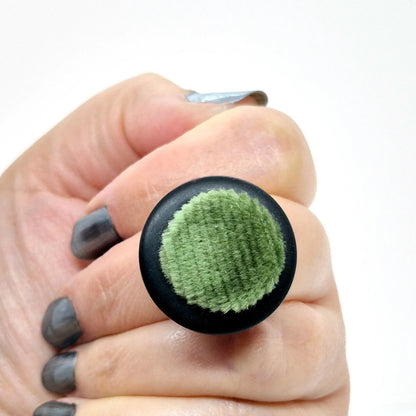 RING KNAPPAR GRÖNT TYG