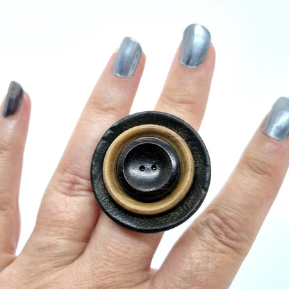 RING KNAPPAR TRISS I TRÄ